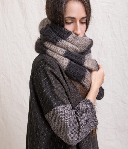 HK STRIPED SCARF PLUME